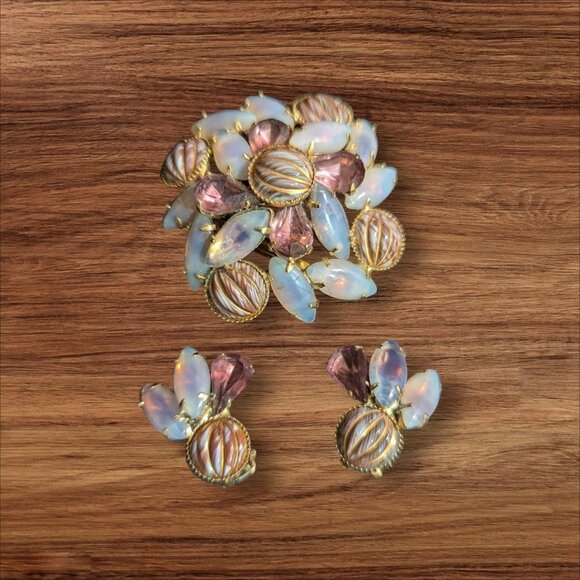Vintage Gold-Tone Opalescent Brooch & Clip-On Earrings Set With Pink Accents Est - Picture 1 of 8